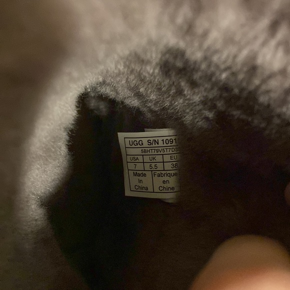 7 Purple/gray like new Ugg Boots with Zip back. - Picture 5 of 5